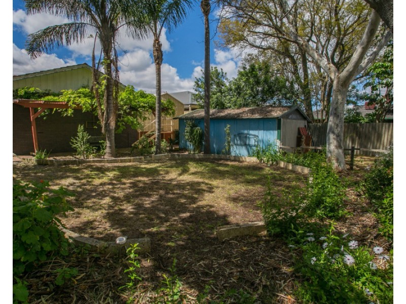 6 Sanderson Street, Embleton WA 6062