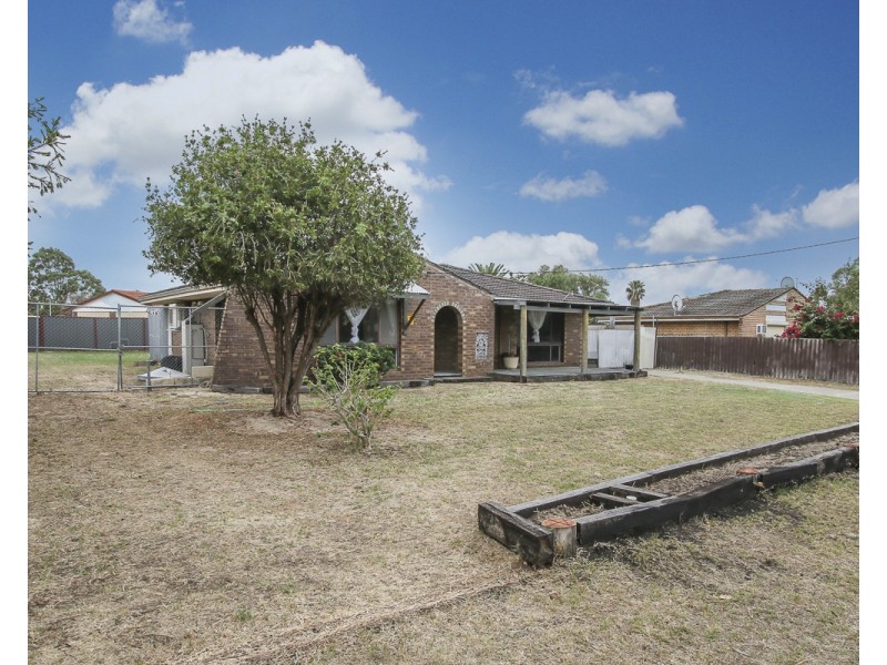 13 Becket Court, Camillo WA 6111