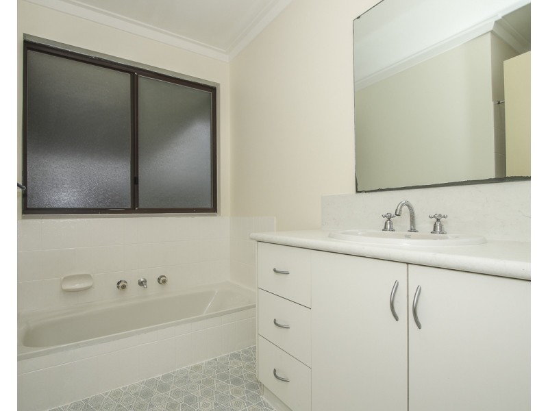 13 Becket Court, Camillo WA 6111