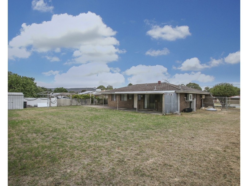 13 Becket Court, Camillo WA 6111