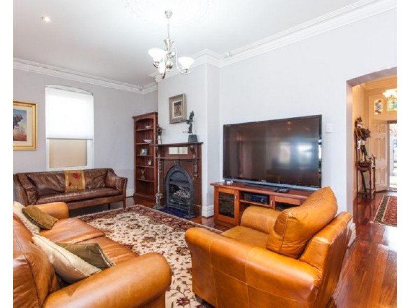 147 Solomon Street, Beaconsfield WA 6162