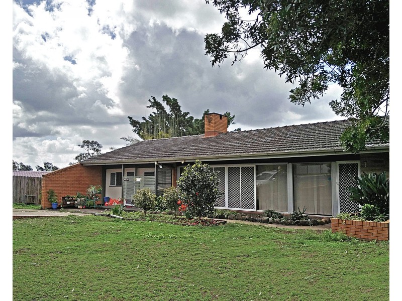 17 Stanley Street, North Booval QLD 4304