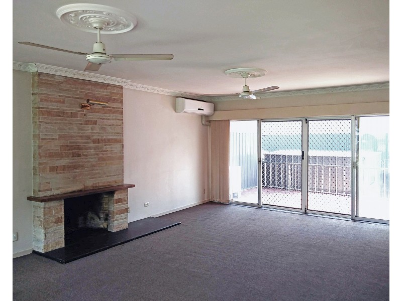 17 Stanley Street, North Booval QLD 4304