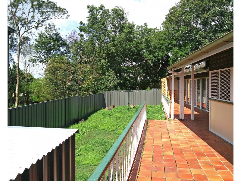 17 Stanley Street, North Booval QLD 4304