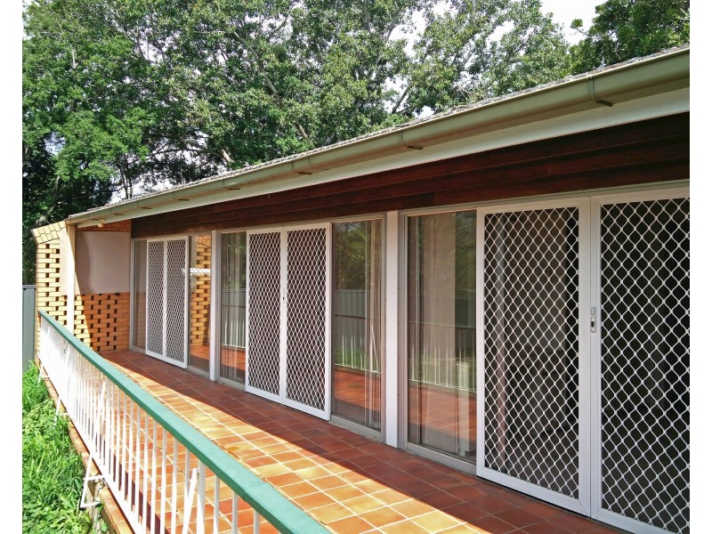 17 Stanley Street, North Booval QLD 4304