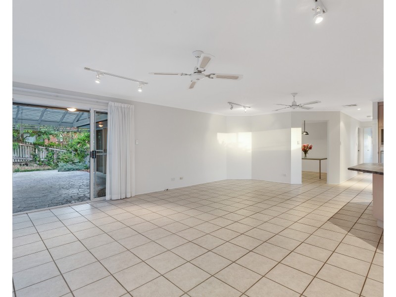 7  Lambourn Street, Chapel Hill QLD 4069