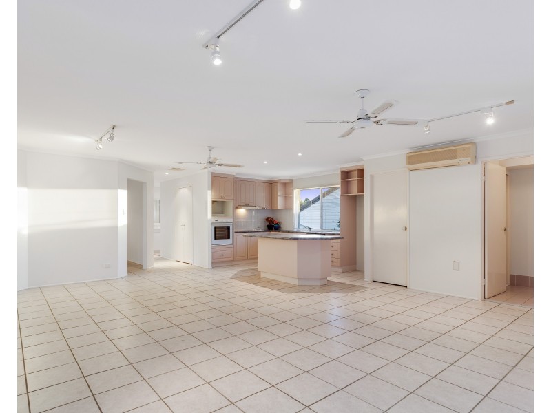 7  Lambourn Street, Chapel Hill QLD 4069