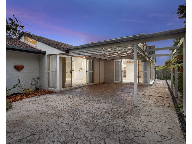 7  Lambourn Street, Chapel Hill QLD 4069