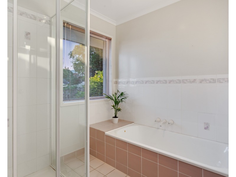 7  Lambourn Street, Chapel Hill QLD 4069