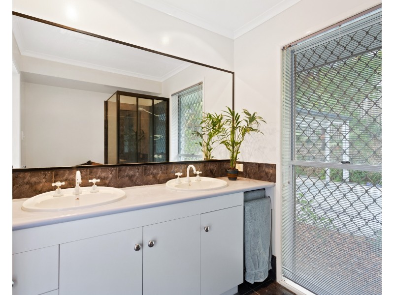 7  Lambourn Street, Chapel Hill QLD 4069