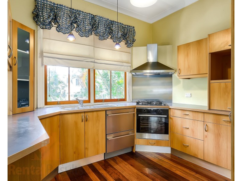 2  Bee Street, Bardon QLD 4065
