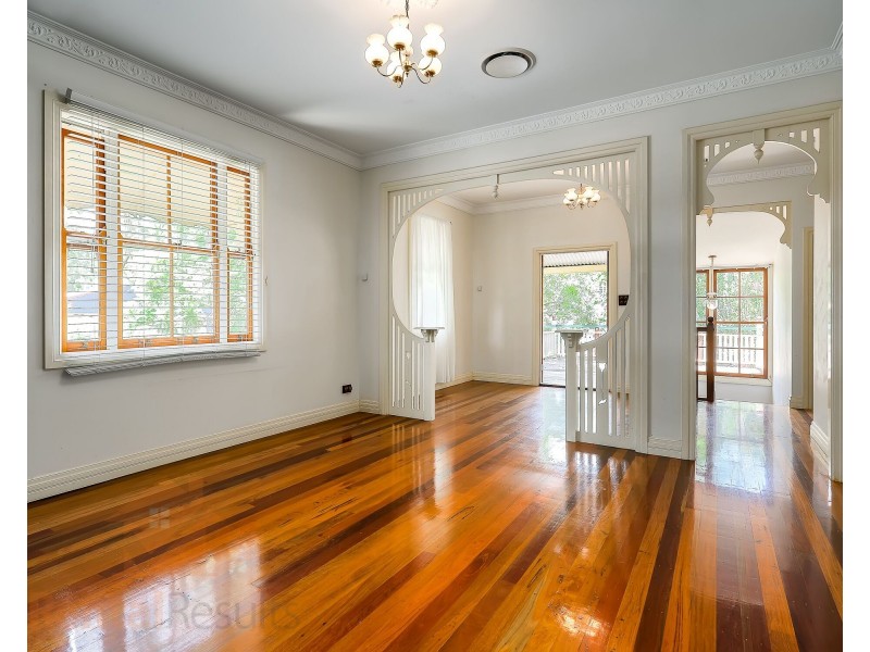 2  Bee Street, Bardon QLD 4065