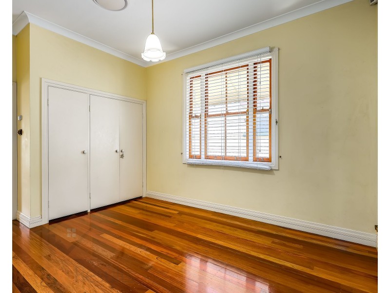 2  Bee Street, Bardon QLD 4065