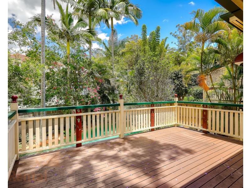 2  Bee Street, Bardon QLD 4065