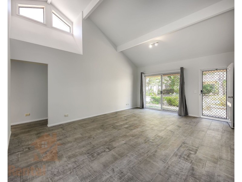 30 Hillside Crescent, Morningside QLD 4170