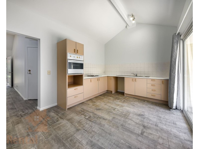 30 Hillside Crescent, Morningside QLD 4170