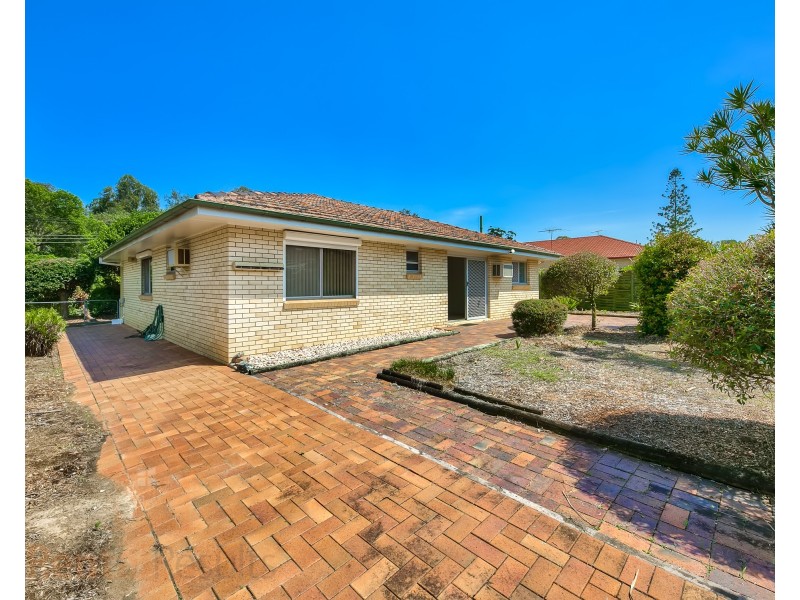 74 Springfield Street, Macgregor QLD 4109