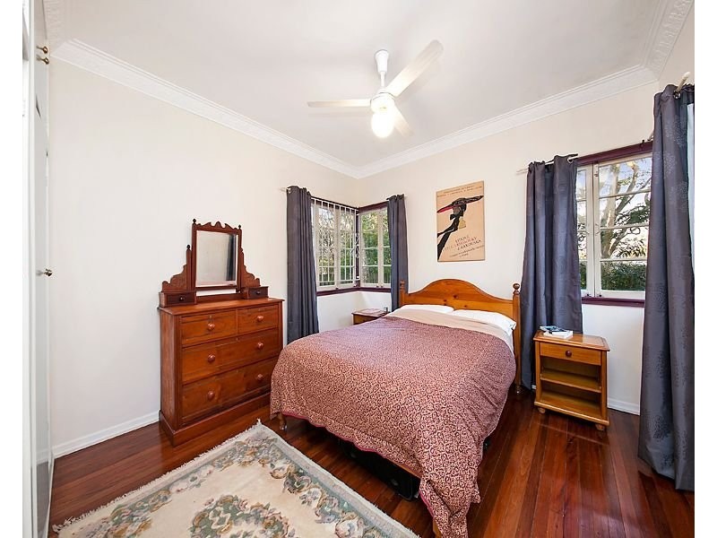 35 Burns Road, Toowong QLD 4066