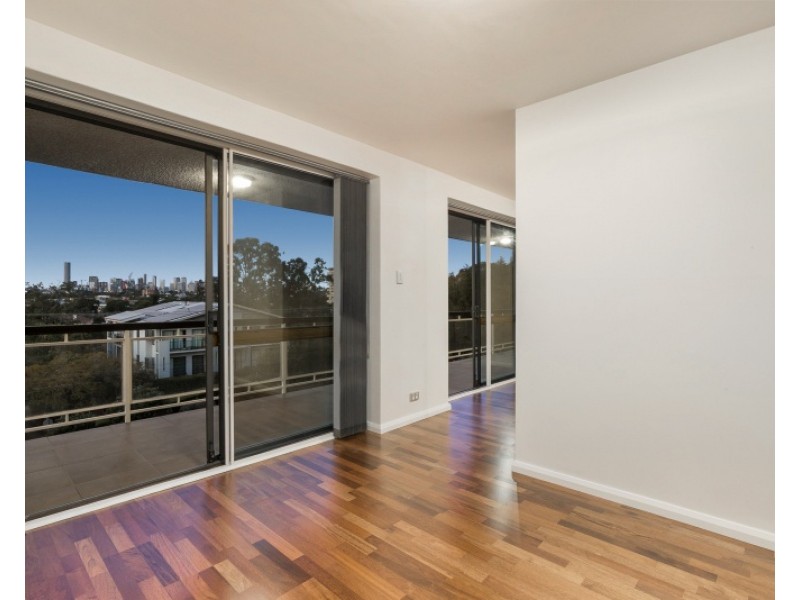 4/59 Sir Fred Schonell Drive, St Lucia QLD 4067