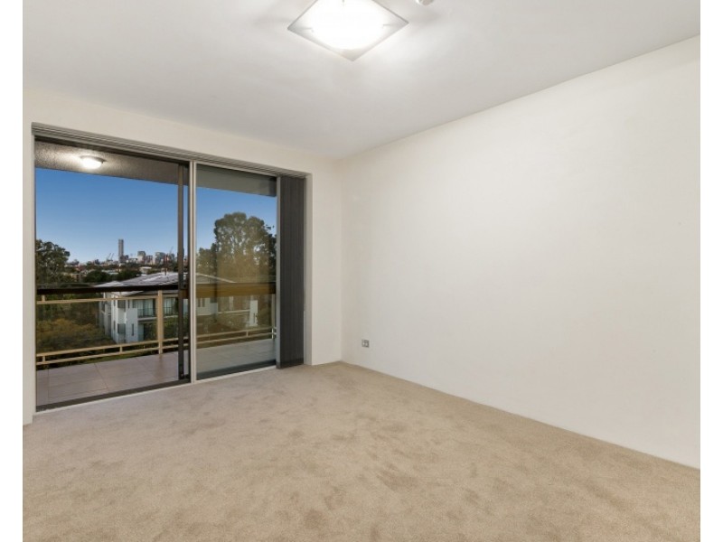 4/59 Sir Fred Schonell Drive, St Lucia QLD 4067
