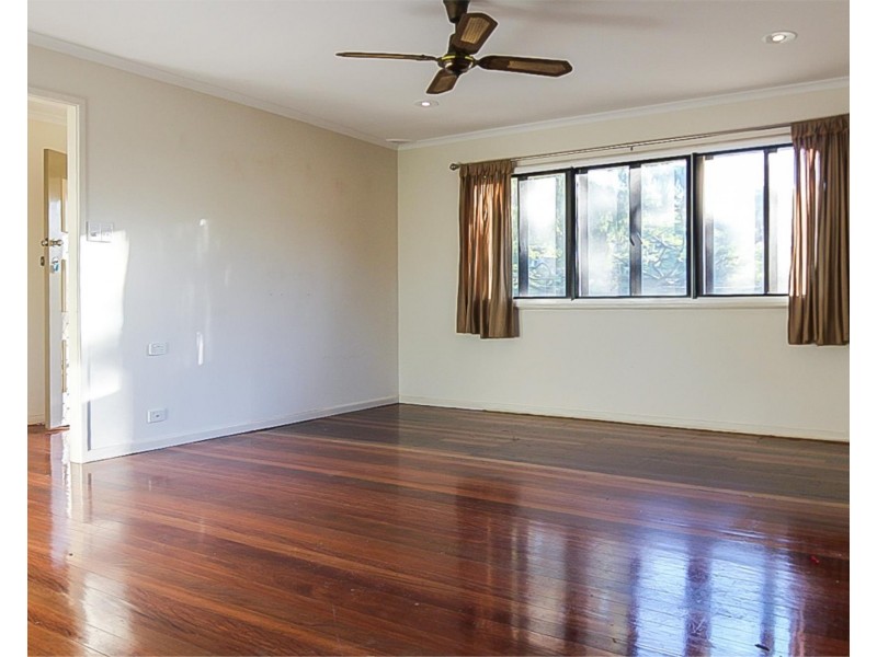 8 Burbank Street, Stafford Heights QLD 4053