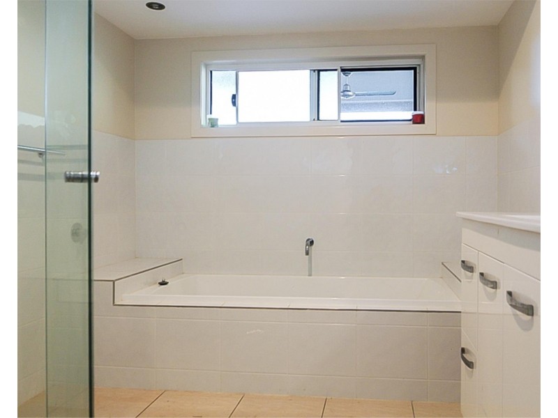 8 Burbank Street, Stafford Heights QLD 4053