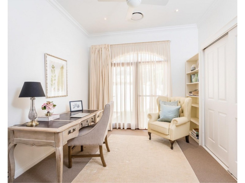 33 Eblin Drive, Hamilton QLD 4007