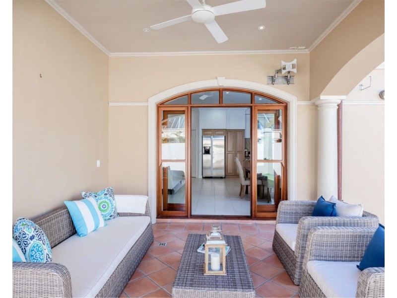 33 Eblin Drive, Hamilton QLD 4007