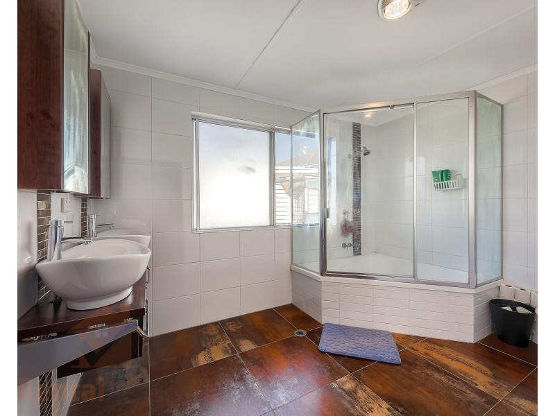 90 Erica Street, Cannon Hill QLD 4170