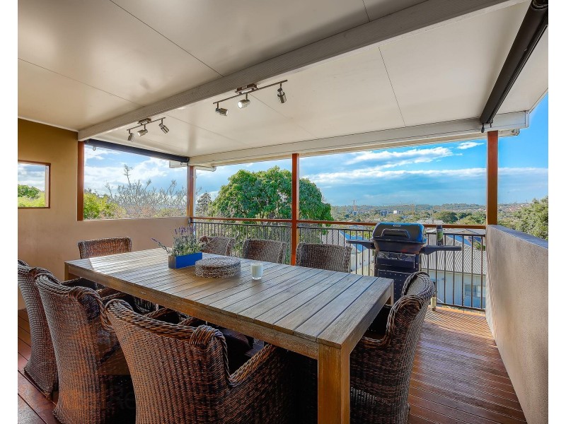 90 Erica Street, Cannon Hill QLD 4170