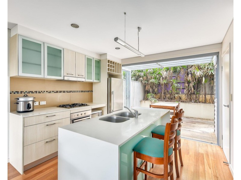 61 Douglas Street, St Lucia QLD 4067