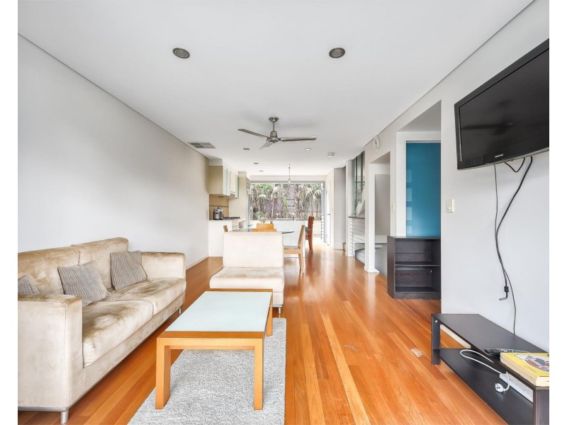 61 Douglas Street, St Lucia QLD 4067