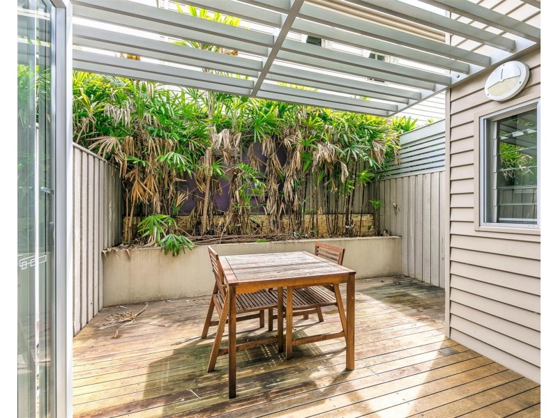61 Douglas Street, St Lucia QLD 4067