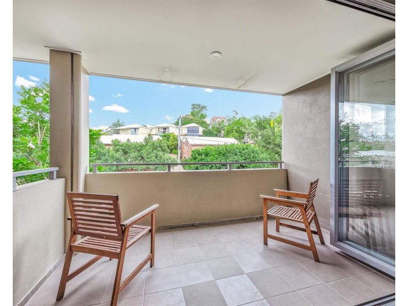 61 Douglas Street, St Lucia QLD 4067