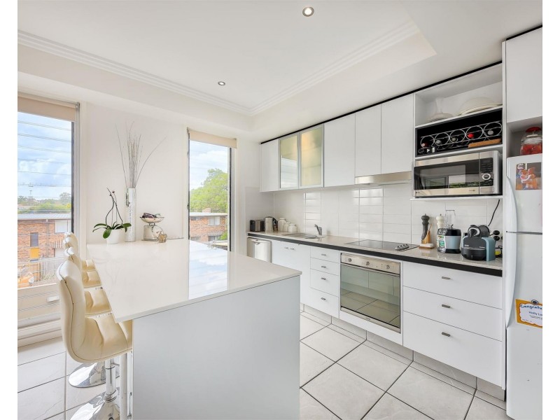 4/106 Carmody Road, St Lucia QLD 4067