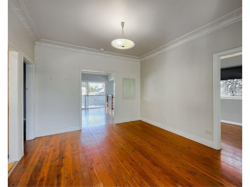 32 Eleventh Avenue, Kedron QLD 4031