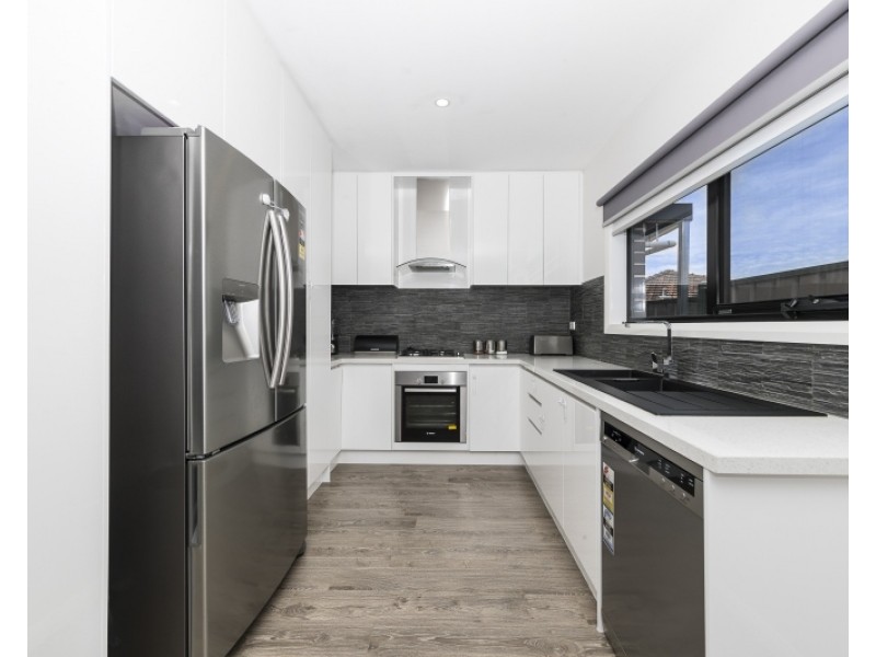 17a Laurel Street, St Albans VIC 3021