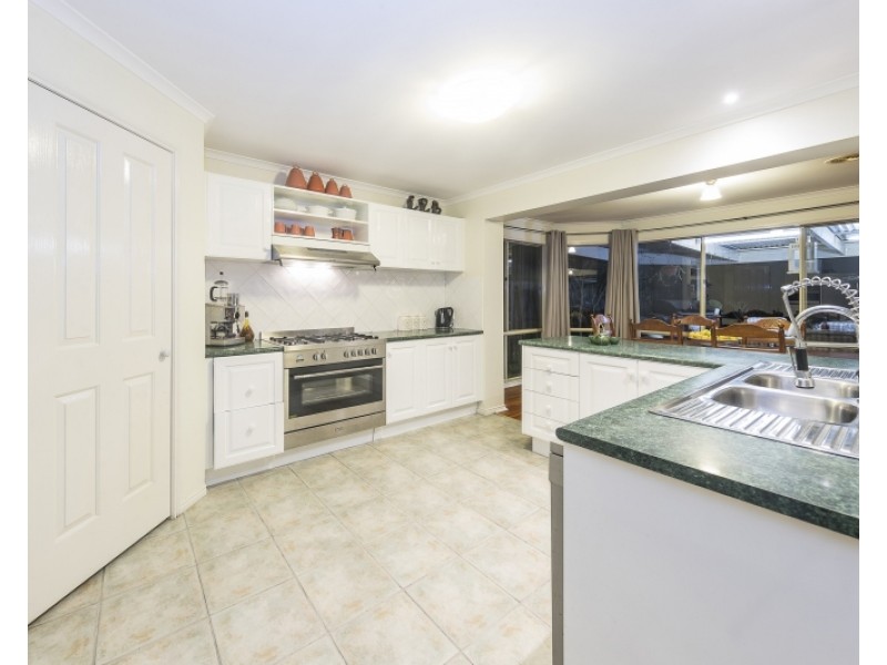 6  Barwon Street, Taylors Hill VIC 3037