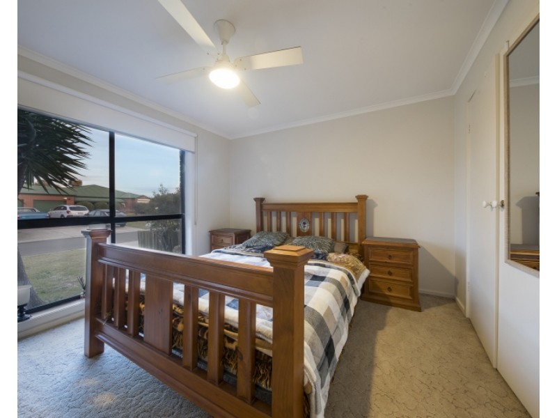 13 Barley Court, Delahey VIC 3037