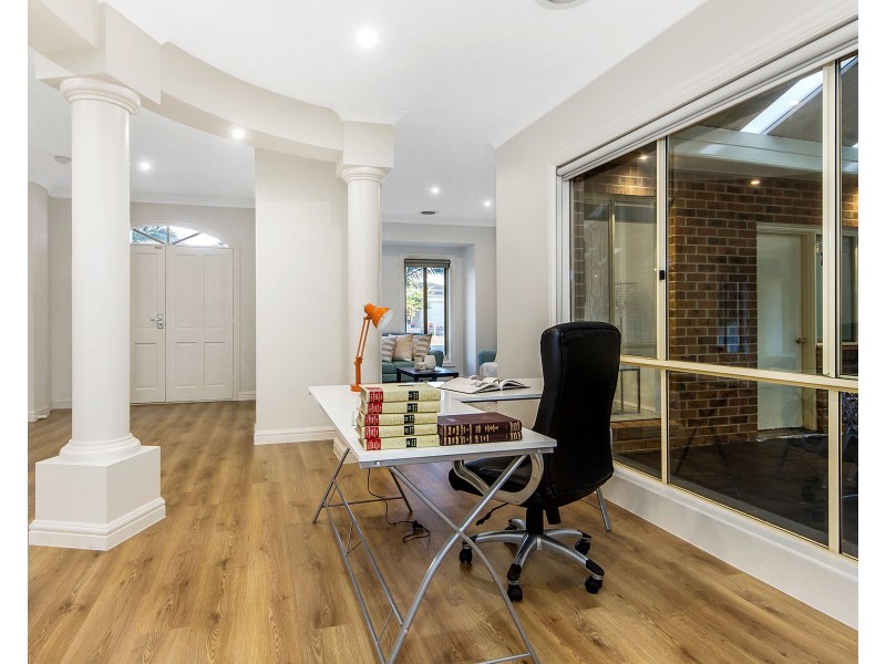 29 Loddon Drive, Taylors Hill VIC 3037