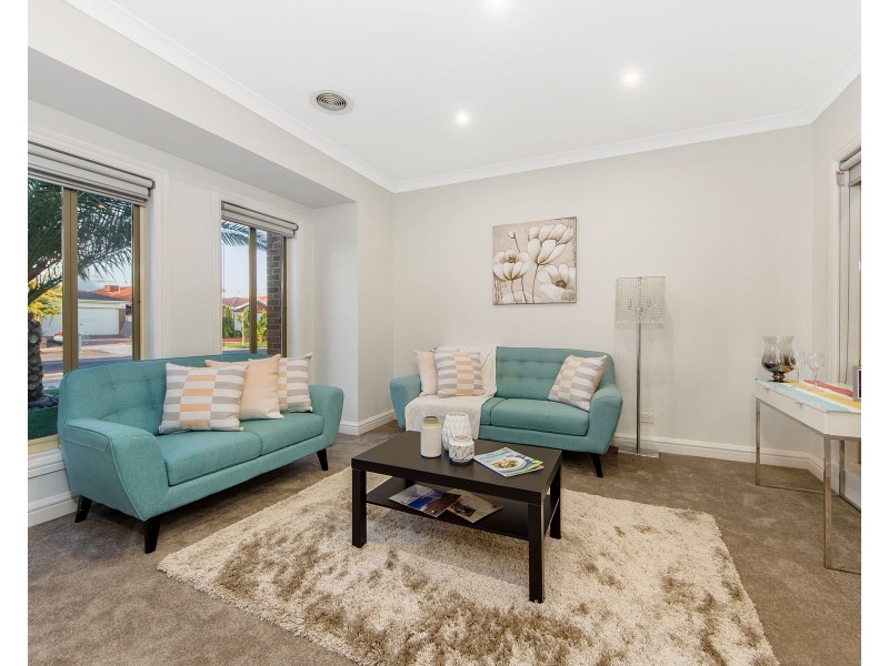 29 Loddon Drive, Taylors Hill VIC 3037