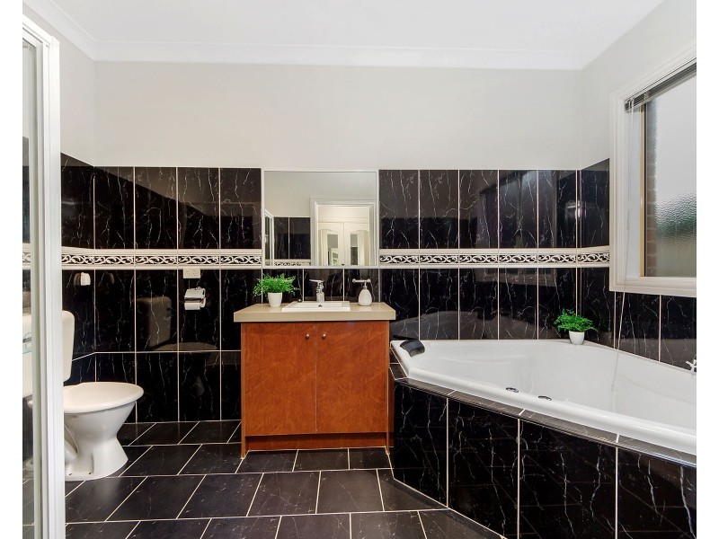 29 Loddon Drive, Taylors Hill VIC 3037