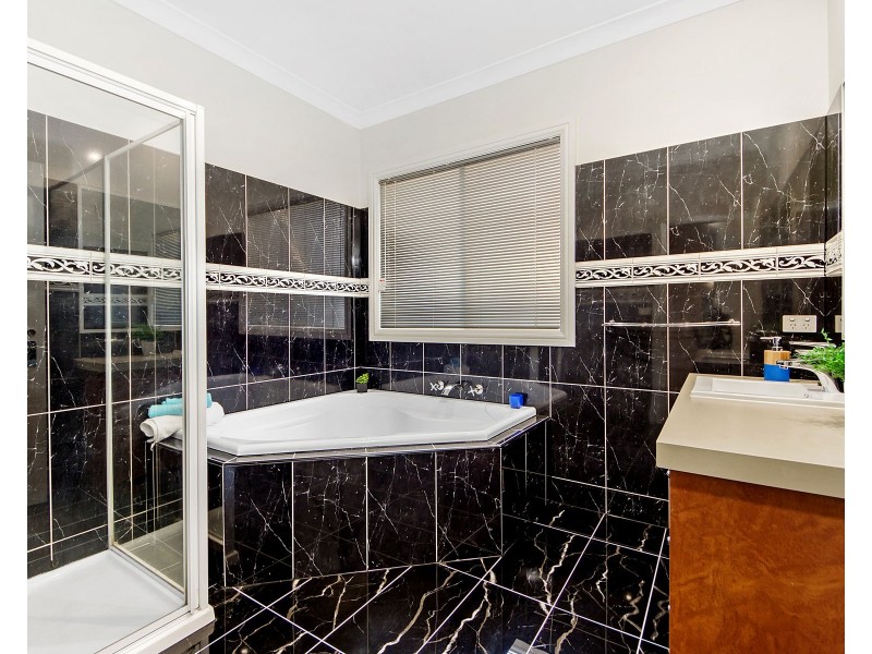 29 Loddon Drive, Taylors Hill VIC 3037
