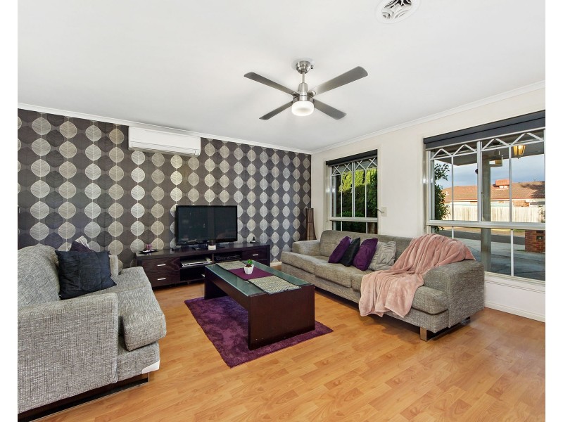 9 Pollock Court, Delahey VIC 3037