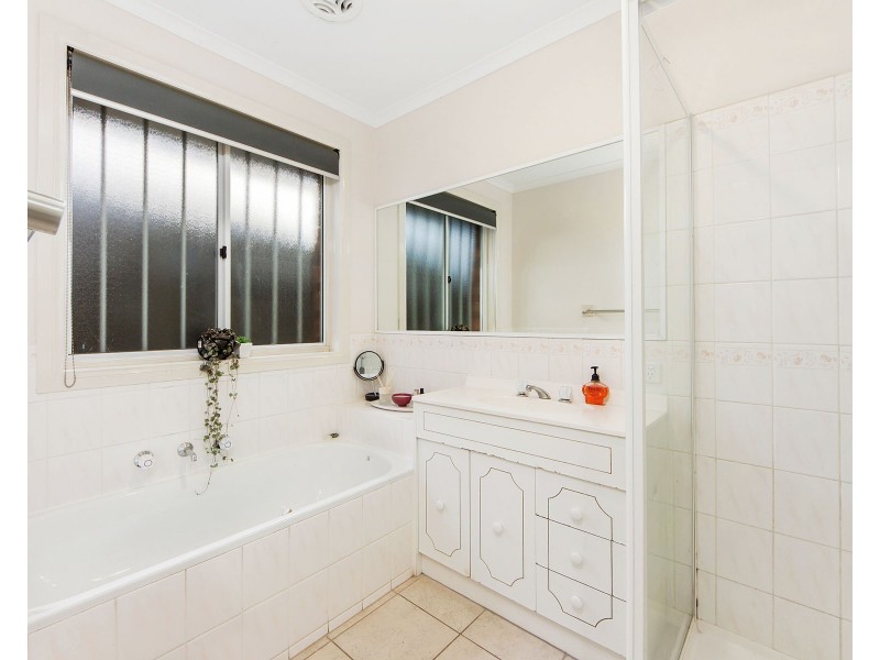 9 Pollock Court, Delahey VIC 3037