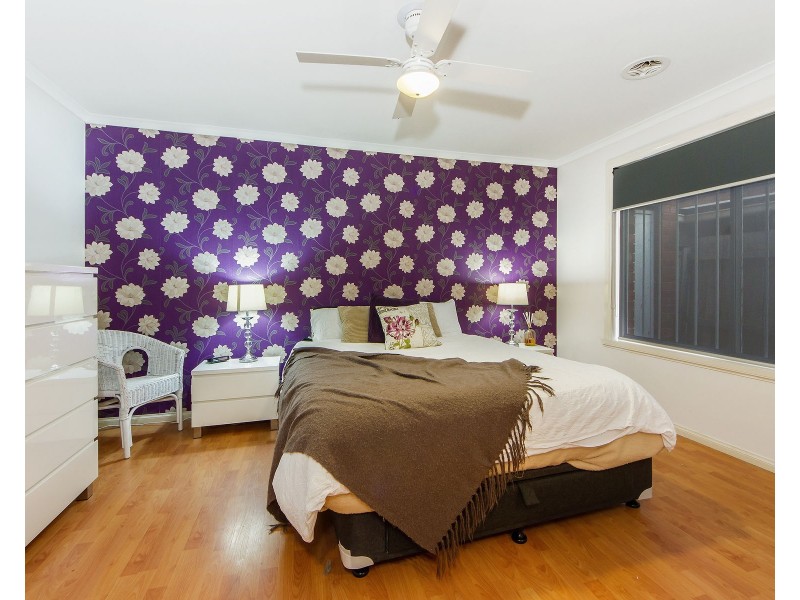 9 Pollock Court, Delahey VIC 3037