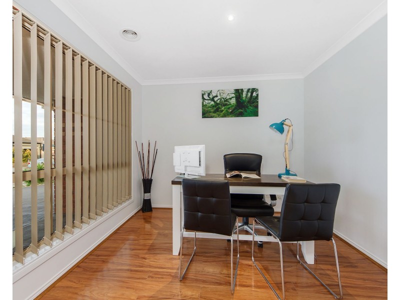 9 Manny Paul Circuit, Burnside Heights VIC 3023