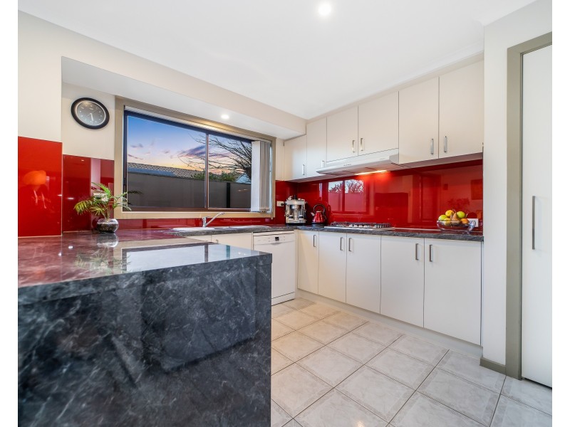14 Poltava Walk, Delahey VIC 3037