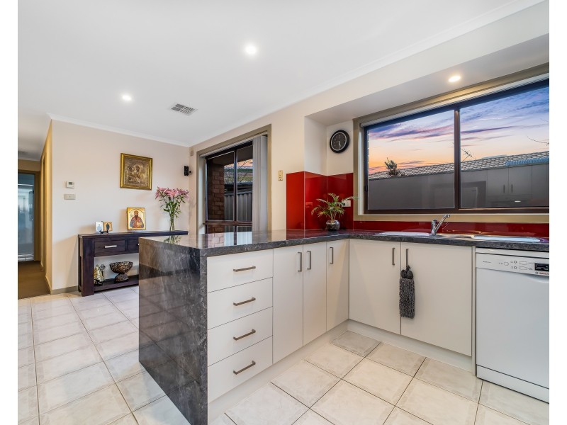 14 Poltava Walk, Delahey VIC 3037