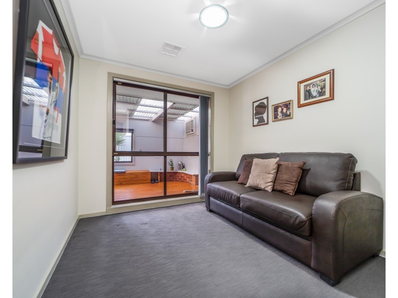 14 Poltava Walk, Delahey VIC 3037